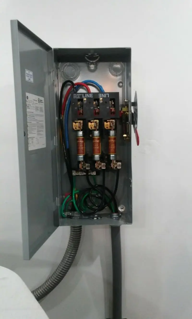 Three-phase disconnect switch installed for Smoke Detector Installation in Euharlee